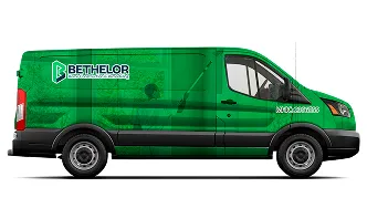 Van verde completa con branding Bethelor a lo largo del lateral (logo spot wrap).