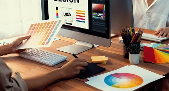 Van verde completa con branding Bethelor a lo largo del lateral (logo spot wrap).